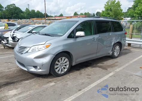 2013 Toyota Sienna Limited 7 Passenger z USA, uszkodzony, nr VIN 5TDDK3DC3DS054803
